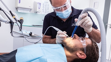 O Higienista Oral é um profissional de Diagnóstico e Terapêutica que cuida da Remoção de tártaro, Placa Bacteriana e Pigmento dentário.