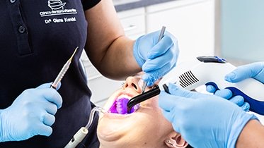 A medicina dentária procura encontrar várias técnicas de modo a melhorar as expectativas dos pacientes para terem dentes mais claros e bonitos.